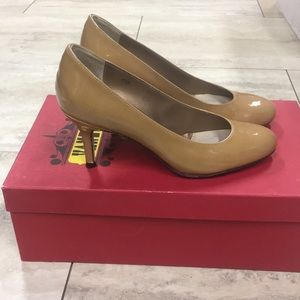 Vaneli Nude Pumps!